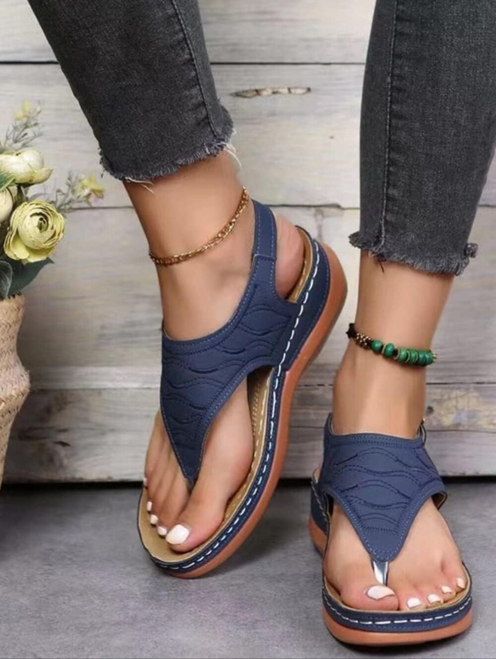 BRAND NEW Size 40 Women’s Comfort Thong Sandals